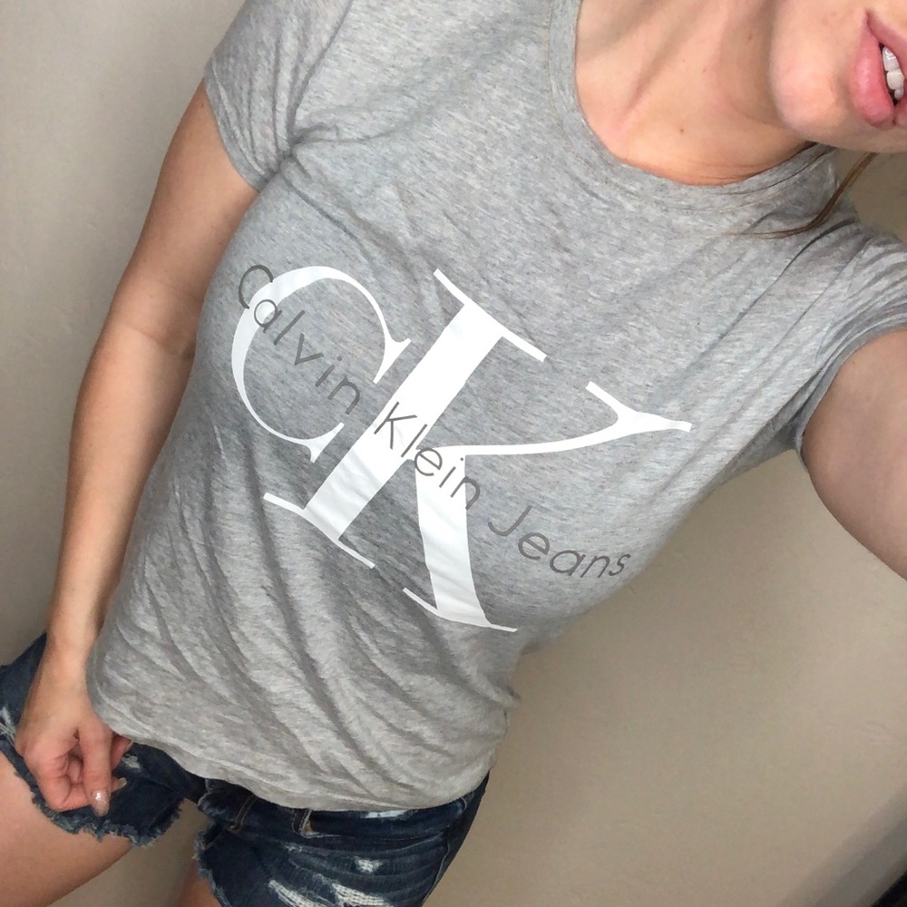 Calvin Klein Cropped Tee size XS